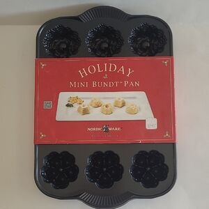 NWT Nordicware Mini Bundt Pan